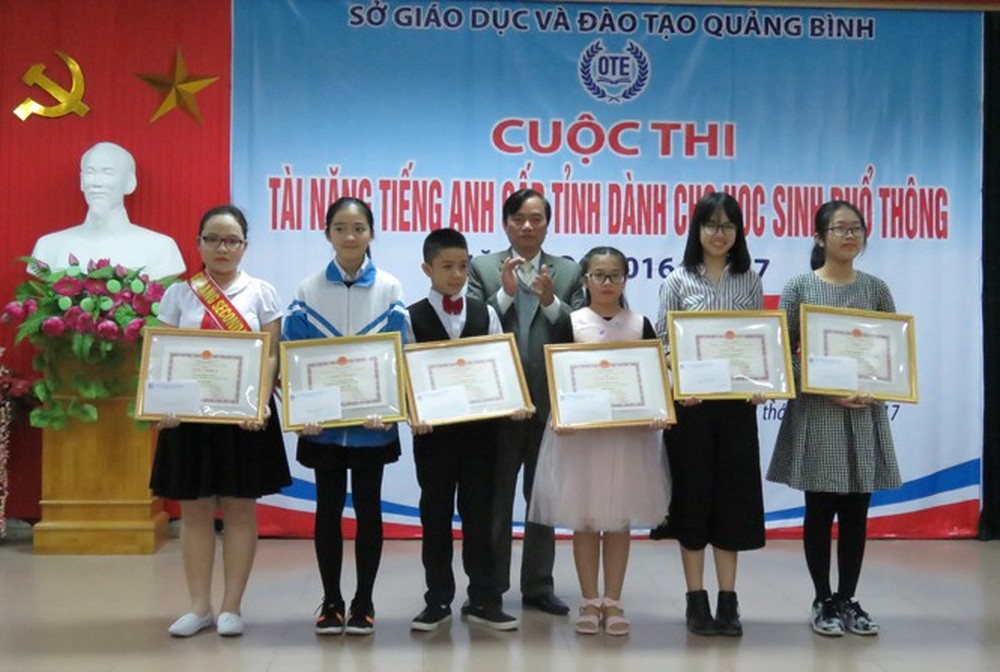 Ủy ban kiểm tra đề nghị thi hành kỷ luật Giám đốc Sở Giáo dục đào tạo tỉnh Quảng Bình - Ảnh 1.