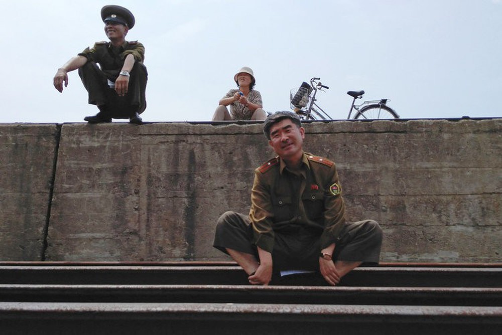 Chùm ảnh: Cuộc sống yên bình ở đất nước thần bí bậc nhất thế giới dưới ống kính của nhiếp ảnh gia Trung Quốc - Ảnh 2.