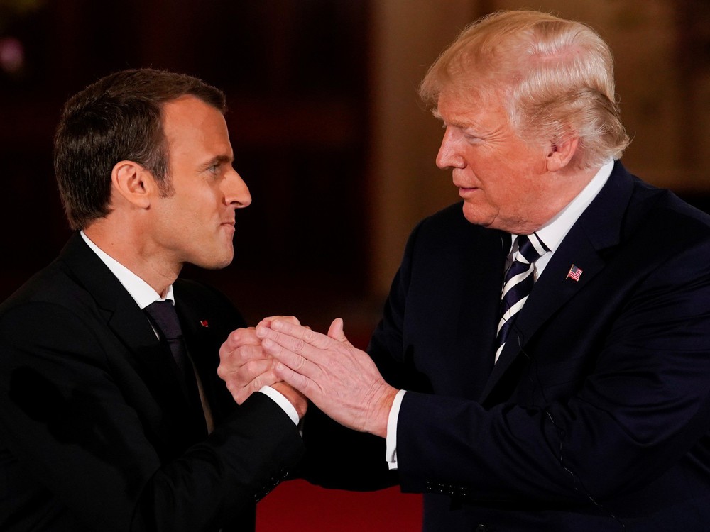 Phản ứng hóa học cực kỳ thú vị giữa 2 TT Trump-Macron: Vỗ đùi, dắt tay đi dọc Nhà Trắng - Ảnh 9.