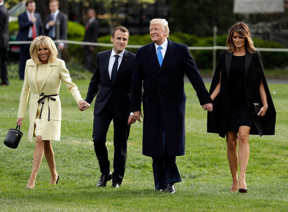 Phản ứng hóa học cực kỳ thú vị giữa 2 TT Trump-Macron: Vỗ đùi, dắt tay đi dọc Nhà Trắng - Ảnh 17.