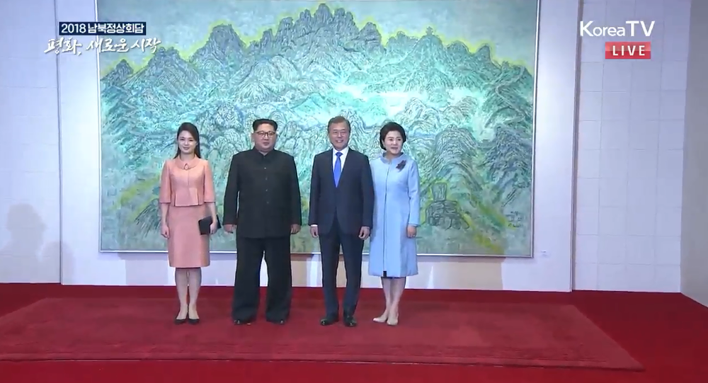 Đệ nhất Phu nhân Triều Tiên Ri Sol Ju tới Bàn Môn Điếm, hội kiến TT Hàn Quốc cùng phu nhân - Ảnh 4.