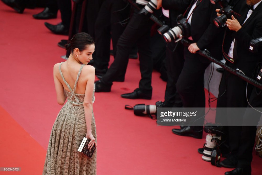 Không phải Phạm Băng Băng, đây mới là mỹ nhân châu Á có những khoảnh khắc thần sầu nhất tại thảm đỏ Cannes - Ảnh 2.