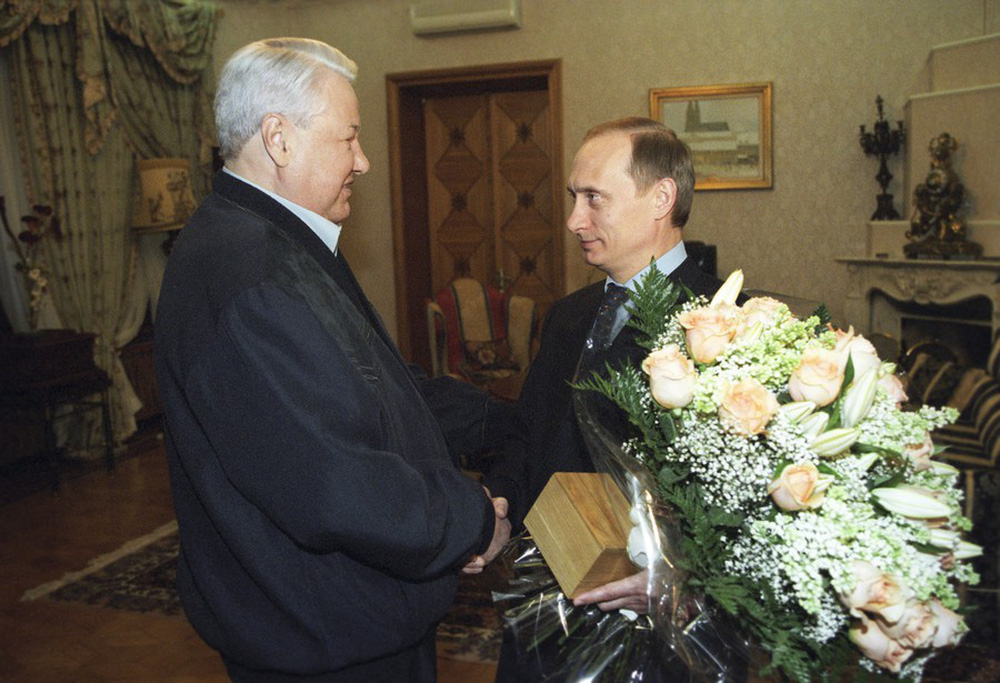 Báo Nga tung bằng chứng báo Đức chuyện bé xé ra to về bó hoa ông Putin tặng bà Merkel - Ảnh 8.