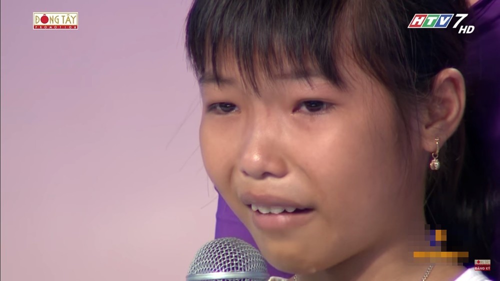 Hoài Linh, Việt Hương khóc trước câu nói ám ảnh của cô bé rơi xuống giếng 12m - Ảnh 6.
