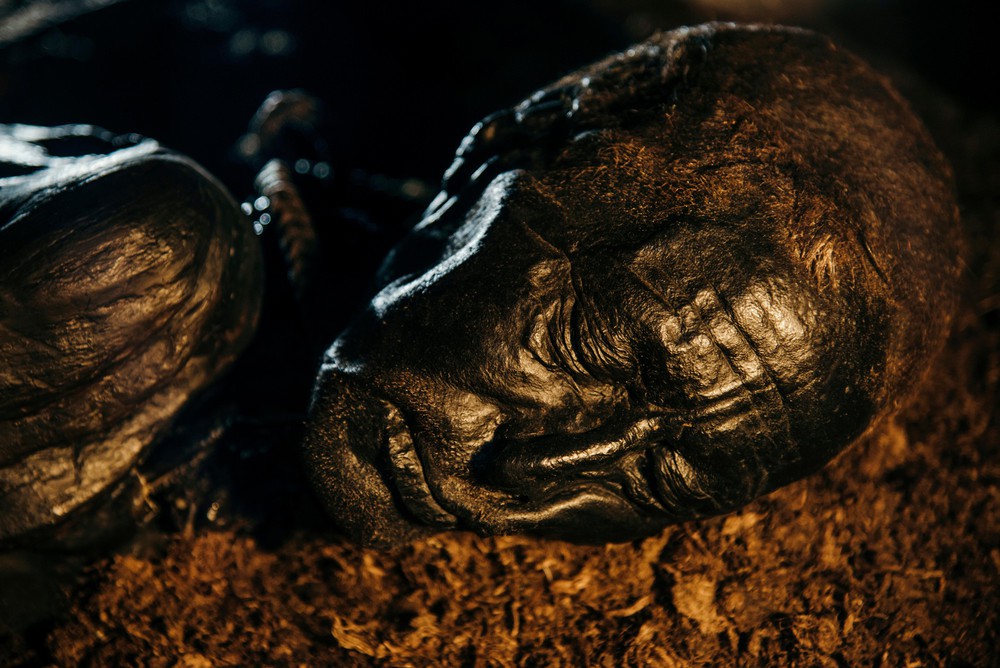 Tollund Man - Bí ẩn xác ướp 2.400 năm tuổi vẫn mỉm cười dù bị treo cổ đến chết - Ảnh 5.