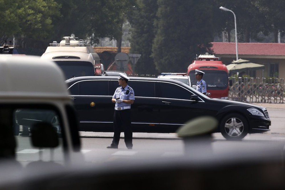 Những hình ảnh đầu tiên của đoàn xe hộ tống ông Kim Jong-un tại Bắc Kinh - Ảnh 7.