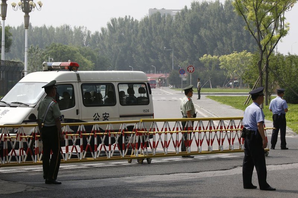 Những hình ảnh đầu tiên của đoàn xe hộ tống ông Kim Jong-un tại Bắc Kinh - Ảnh 5.