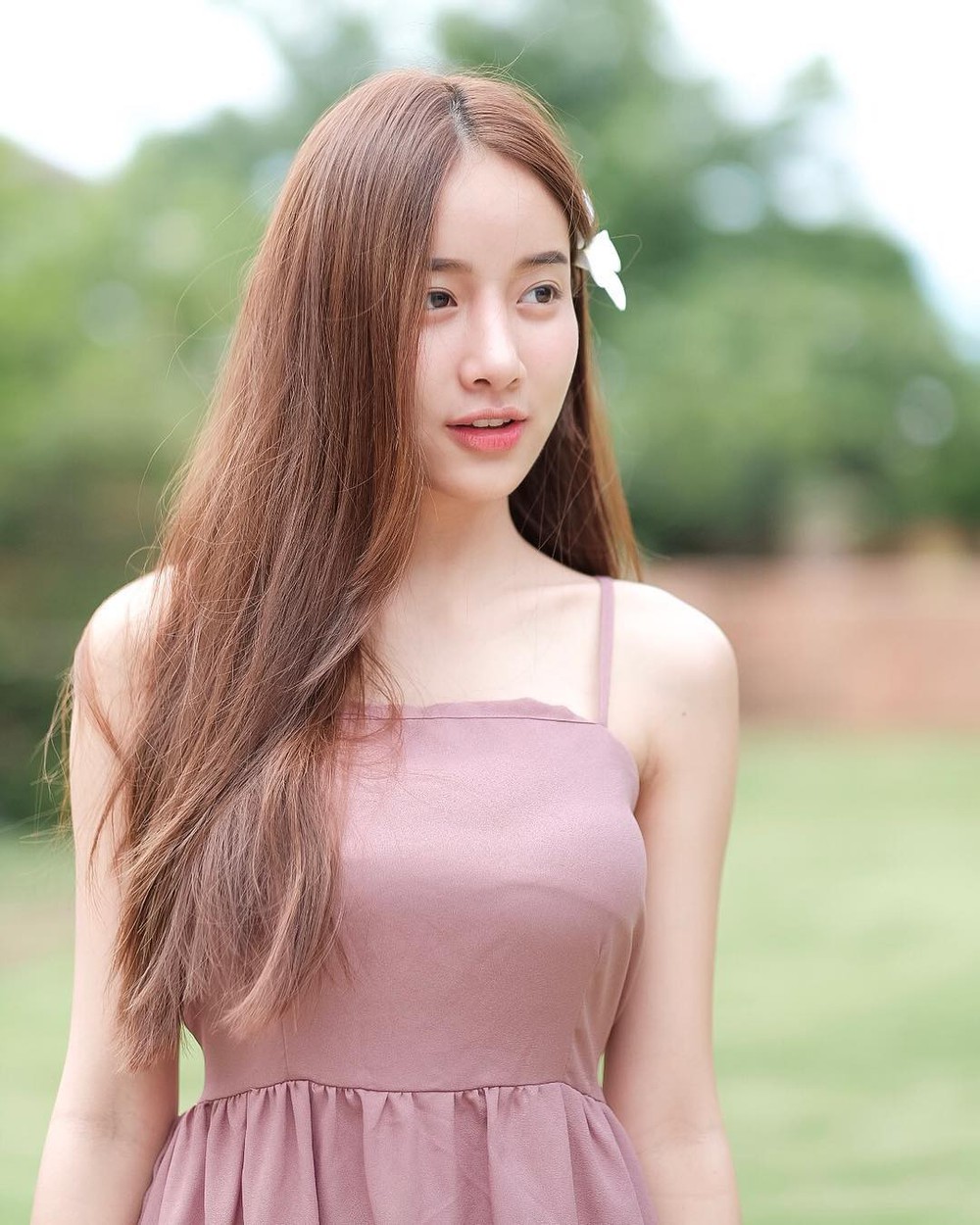 Xuất hiện trong đoạn clip ngắn 1 phút, cô gái khiến dân mạng Việt ráo riết truy tìm danh tính - Ảnh 3.