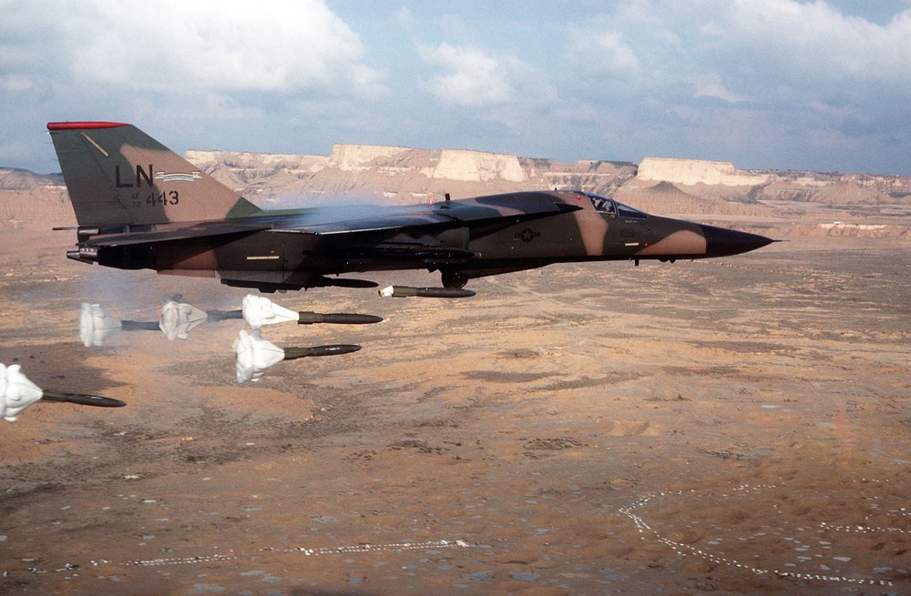 Phát bắn thần kỳ của tên lửa VN: Hạ nhục F-111 cánh cụp, cánh xòe đầu tiên trên TG - Ảnh 4.