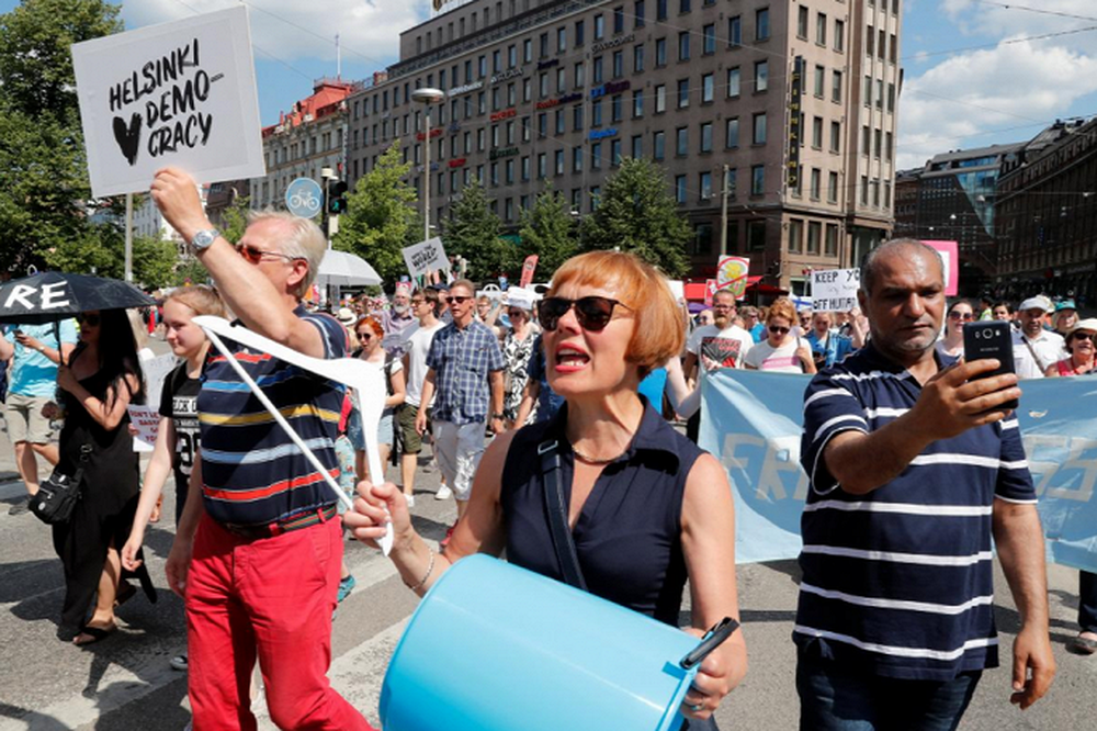 Hàng nghìn người Phần Lan biểu tình phản đối hội nghị Trump – Putin - Ảnh 3.
