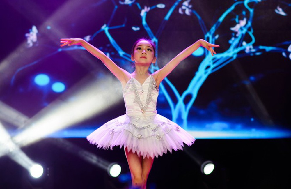 Em họ 7 tuổi xinh đẹp của Phạm Băng Băng chính thức nối gót chị, dấn thân vào showbiz - Ảnh 2.