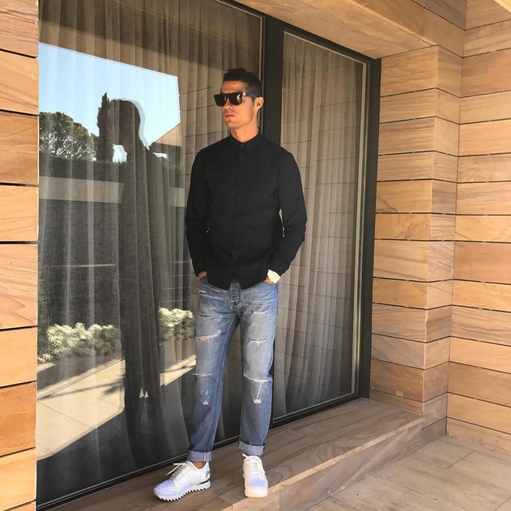 Ronaldo rao bán căn biệt thự triệu đô đầy ắp kỷ niệm tại Madrid - Ảnh 12.