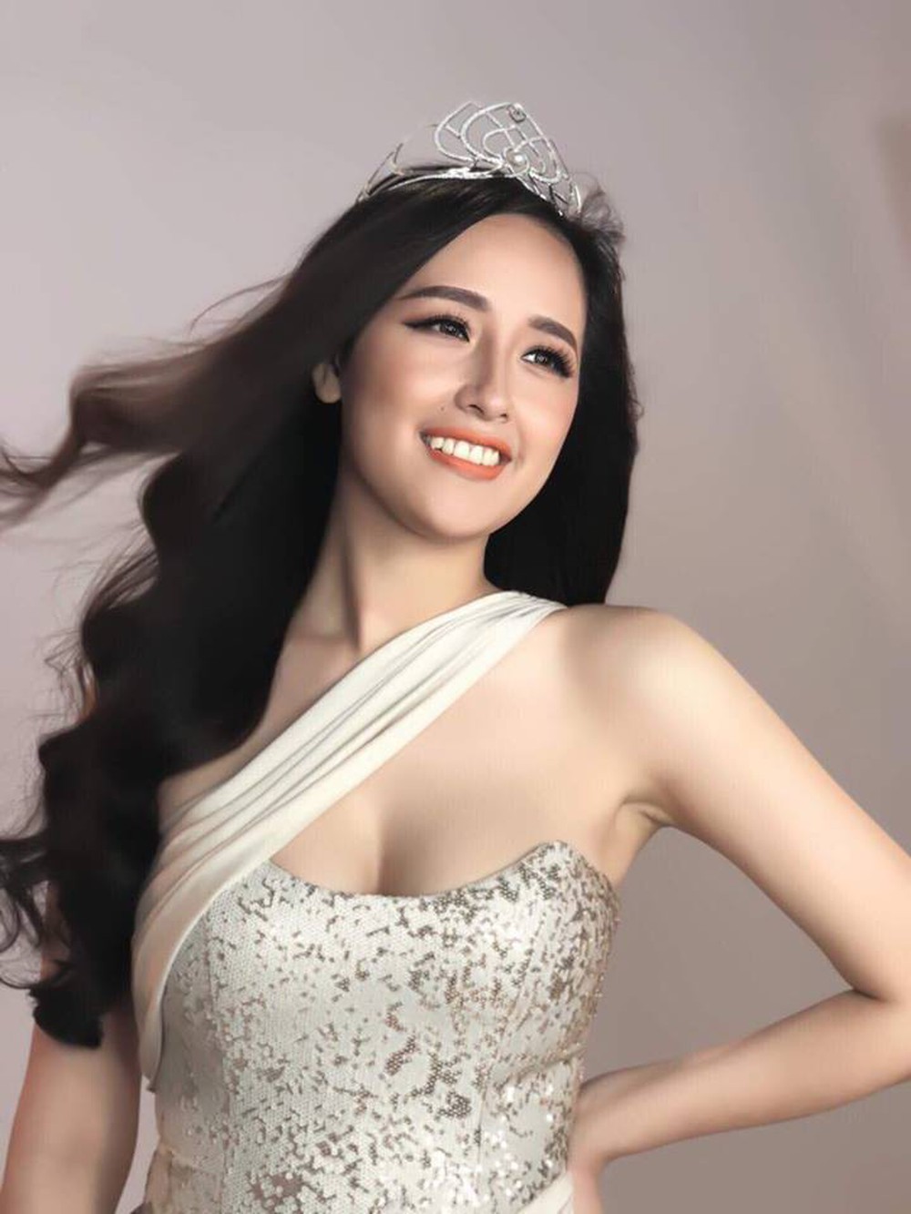 Đọ vẻ nóng bỏng của Hoa hậu, Á hậu dính tin đồn tình ái với Noo Phước Thịnh - Ảnh 5.