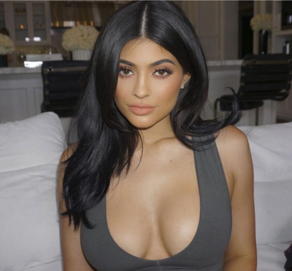 Kylie Jenner surpasses Selena Gomez and Kim Kardashian in income from Instagram, each post is worth 23 billion VND! - Photo 1.