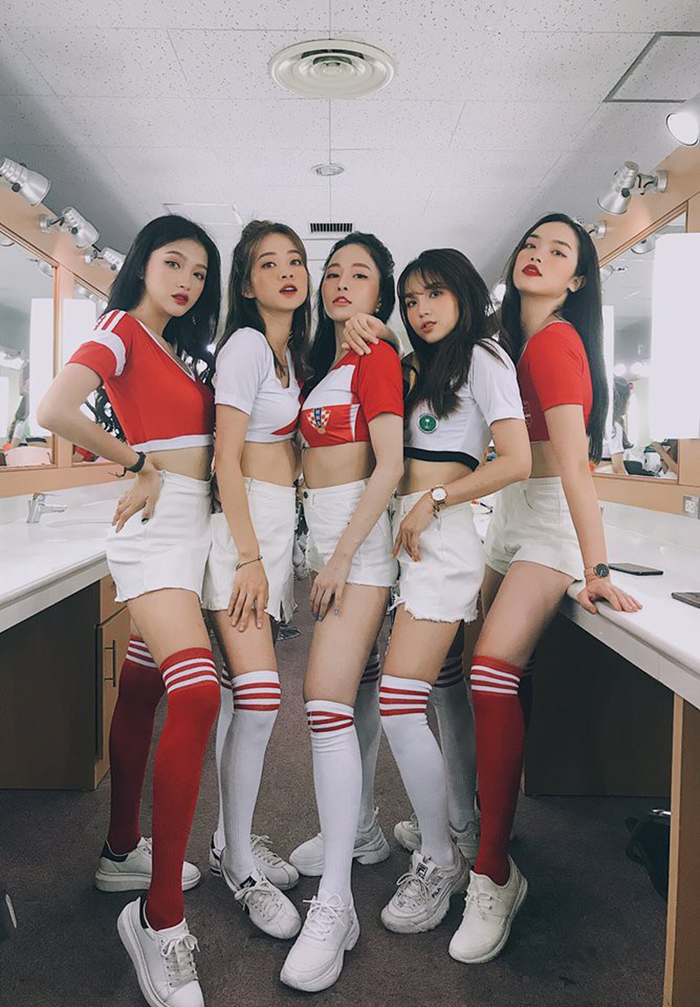 Dung nhan nóng bỏng của hot girl World Cup vừa có màn tỏ tình gây sốt với Pew Pew - Ảnh 8.