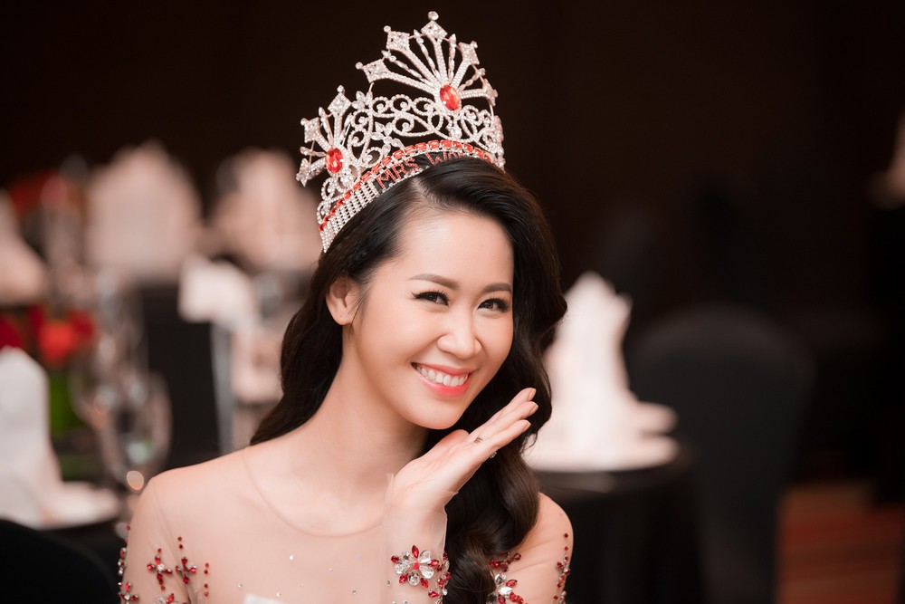 Dương Thuỳ Linh lộng lẫy xuất hiện sau khi đoạt giải Hoa hậu Phụ nữ toàn thế giới - Ảnh 17.