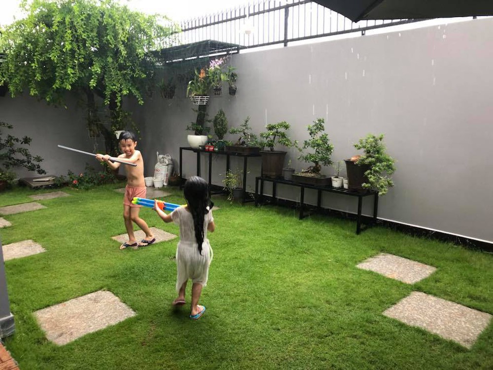 Ngắm căn biệt thự với sân vườn xanh mướt và ngập tràn tiếng cười của vợ chồng MC Ốc Thanh Vân - Ảnh 4.