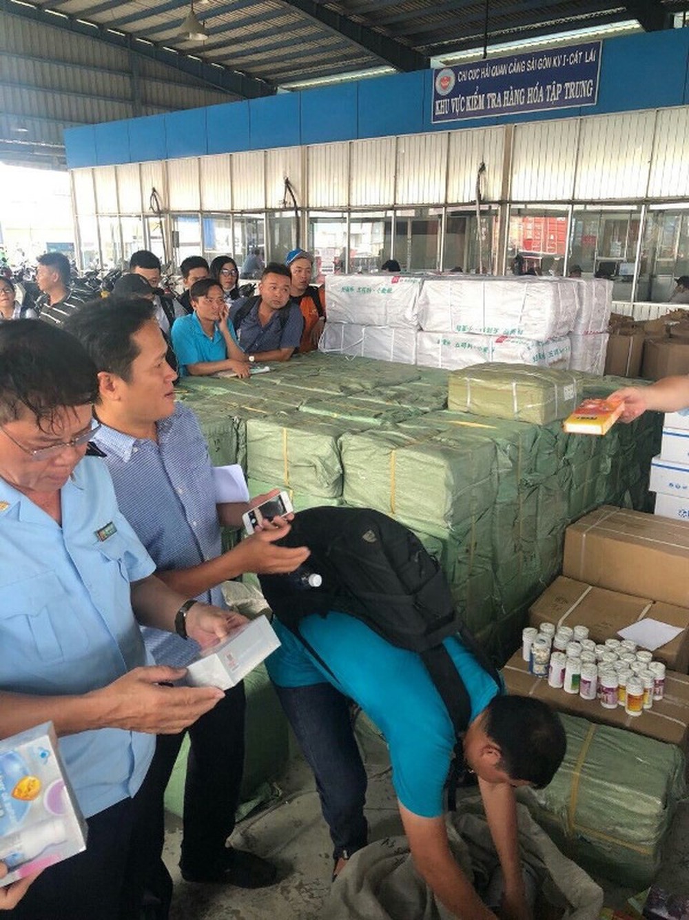 Phát hiện 2.500 hộp thuốc Trung Quốc nghi cường dương - Ảnh 2.