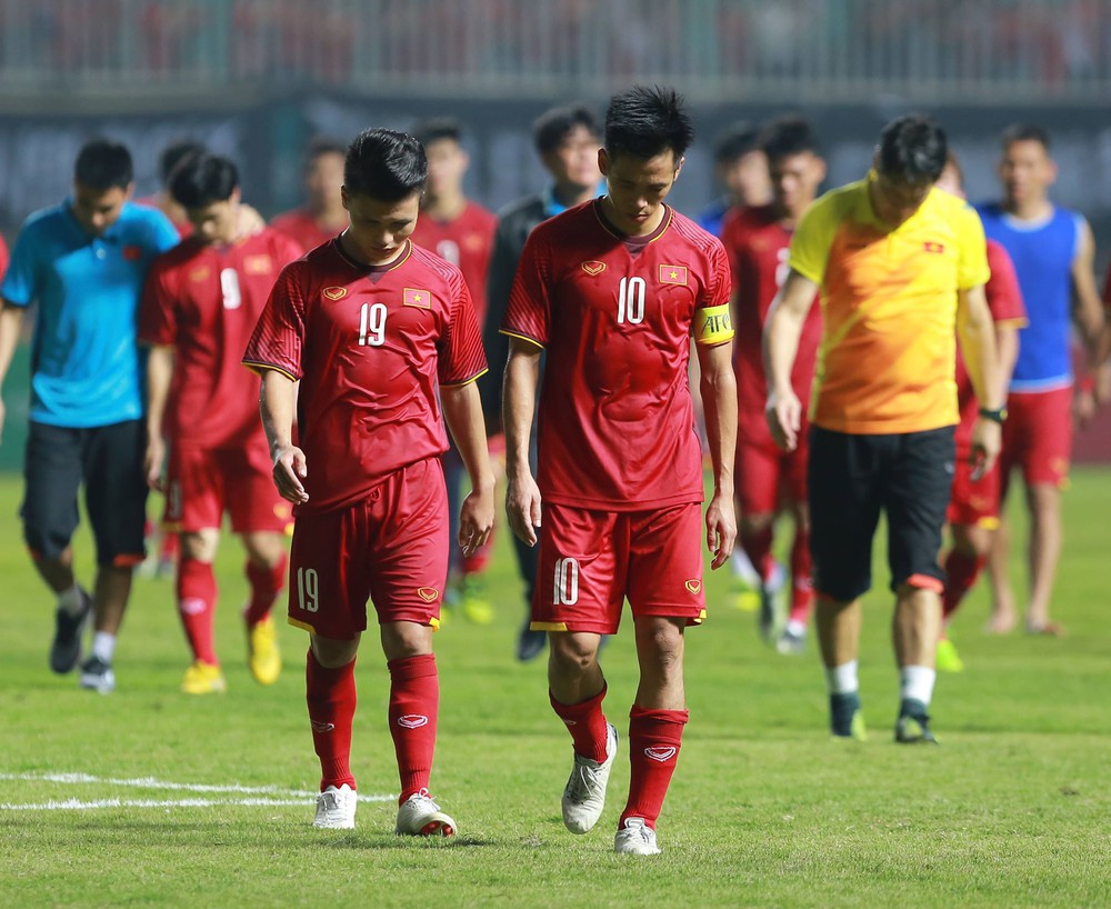Những hình ảnh khiến CĐV Việt Nam nghẹn ngào sau thất bại trước U23 Hàn Quốc - Ảnh 3.