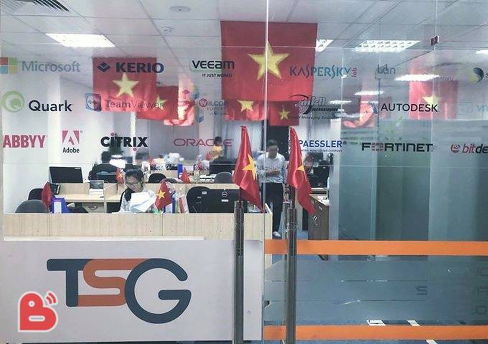 Những công ty treo đầy cờ đỏ, hành trình chuẩn bị cổ vũ cho U23 Việt Nam rộn ràng khắp cả nước - Ảnh 5.