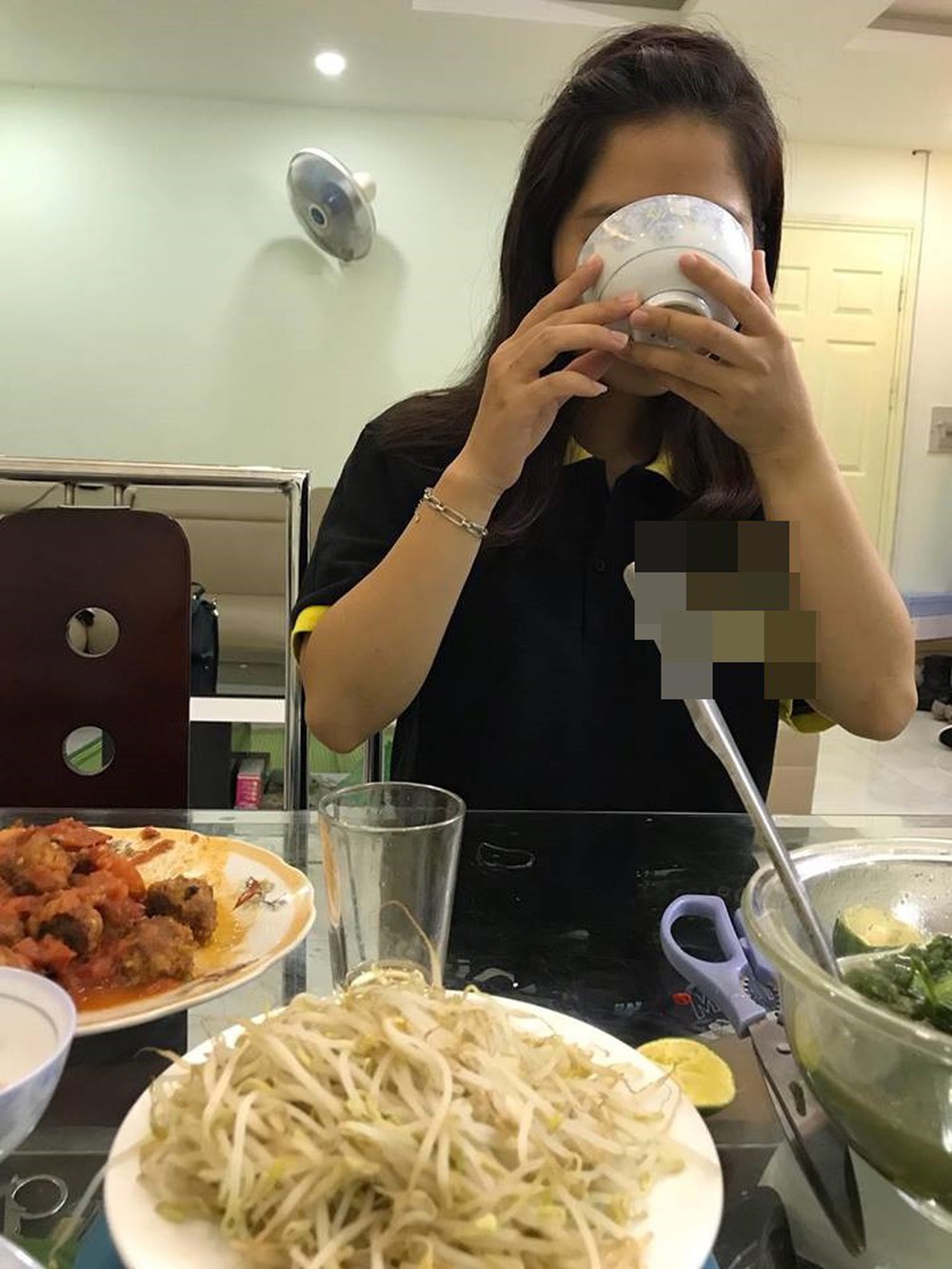 Thanh niên kể người yêu dùng nửa tháng lương đi từ thiện, câu cuối khiến nhiều người bức xúc - Ảnh 4.