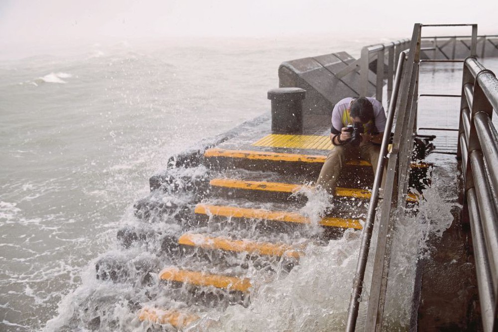 Những hình ảnh ghi lại sự ác liệt của Mangkhut - siêu bão mạnh nhất thế giới trong năm nay - Ảnh 13.