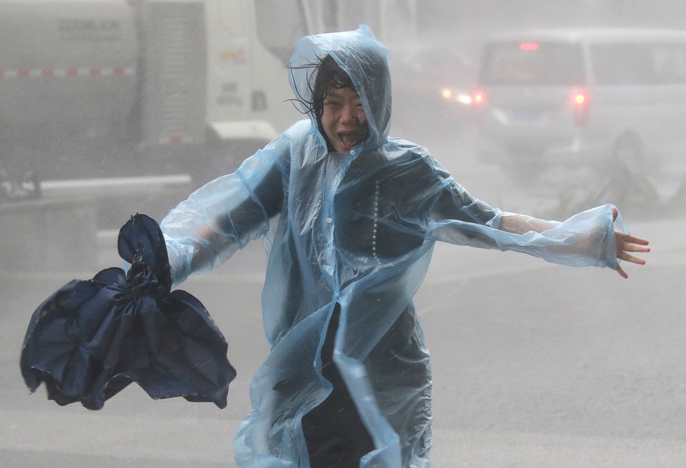 Những hình ảnh ghi lại sự ác liệt của Mangkhut - siêu bão mạnh nhất thế giới trong năm nay - Ảnh 19.