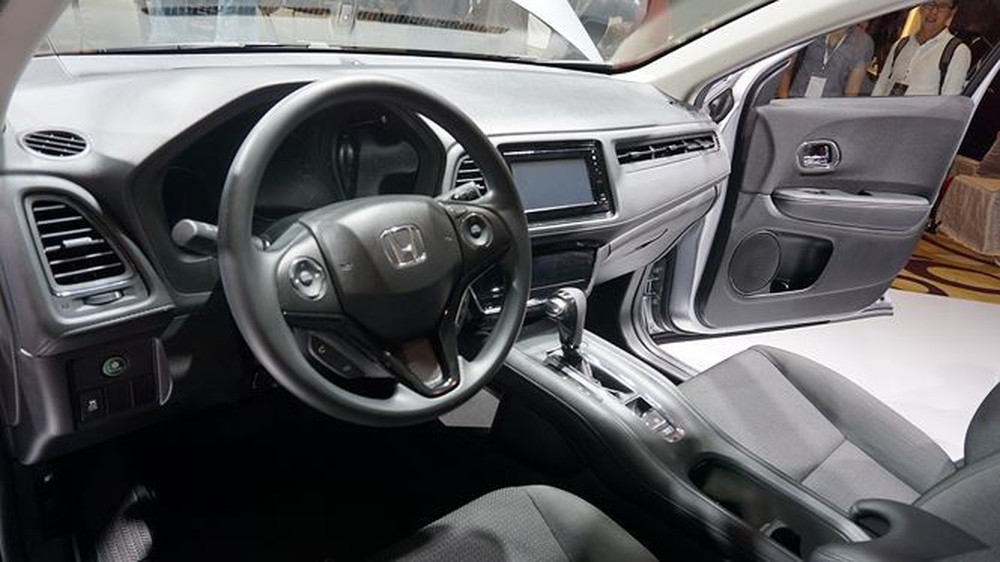 Ít tính năng, giá bán Honda HR-V tại Việt Nam cao hơn ở Thái Lan - Ảnh 3.
