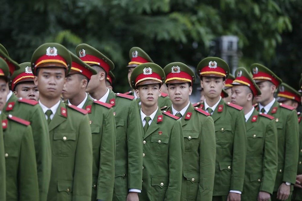 Nhân dân Thủ đô xếp hàng dài vào viếng Chủ tịch nước Trần Đại Quang - Ảnh 7.