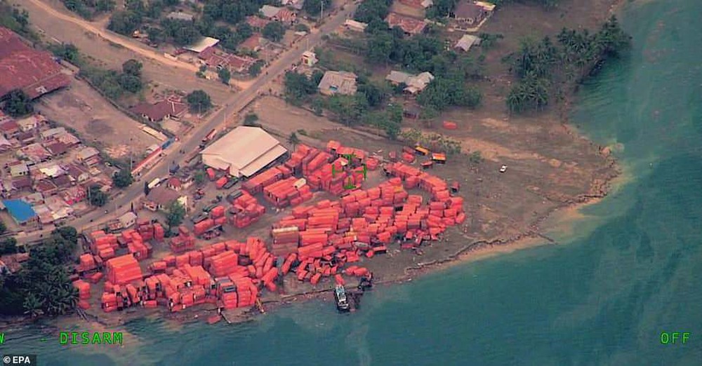 Những hình ảnh tang thương do thảm họa động đất, sóng thần ở Indonesia - Ảnh 2.