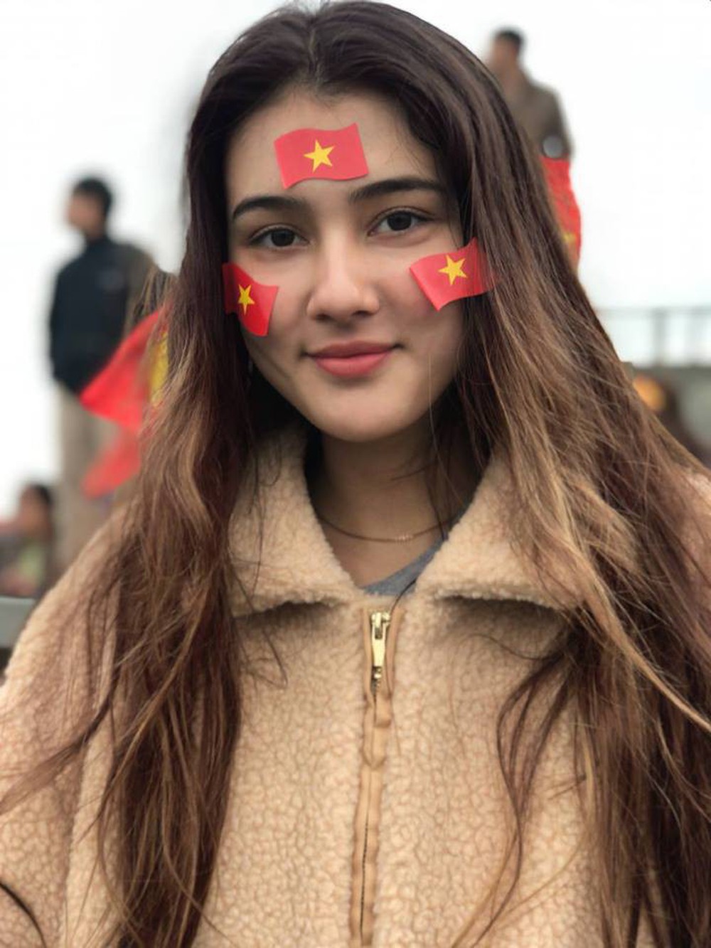 Nữ sinh Việt lai Đức cao 1m72, da nâu cá tính và là fan bự của tuyển bóng đá Việt Nam - Ảnh 9.