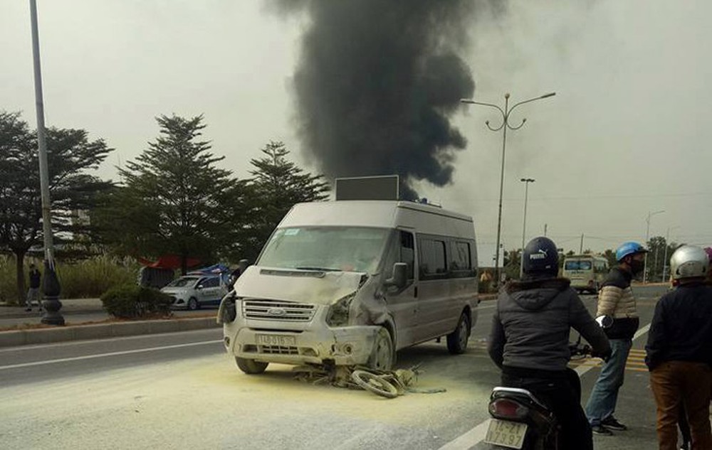 Ô tô tông chết người rồi bốc cháy ngùn ngụt ở Quảng Ninh - Ảnh 2.