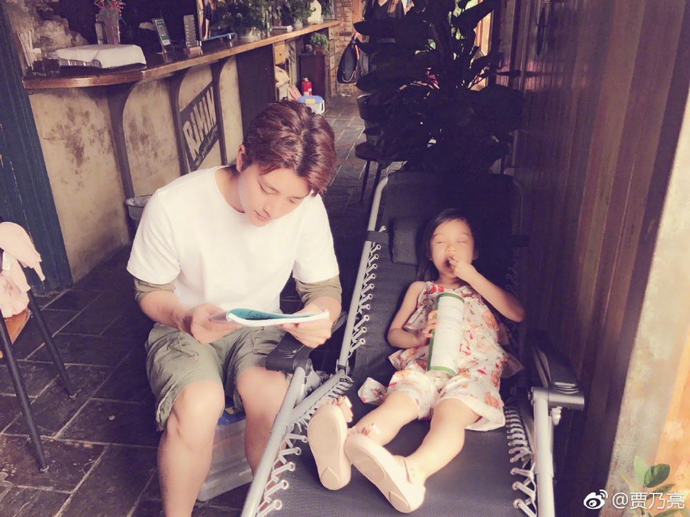 Giả Nãi Lượng viết tâm thư âm thầm thừa nhận Lý Tiểu Lộ ngoại tình, cả gia đình ngã bệnh vì scandal - Ảnh 4.