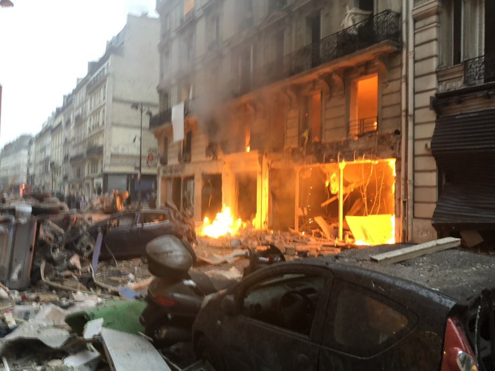 Paris rung chuyển vì vụ nổ lớn trong tiệm bánh, nghi ngờ rò rỉ khí ga - Ảnh 4.
