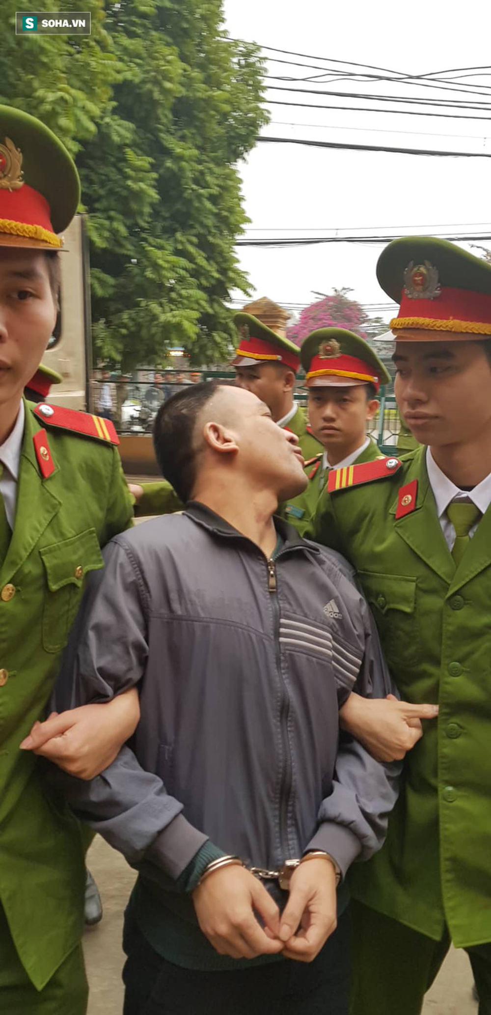 Vụ án chạy thận: 2 bị cáo trực tiếp xử lý đường nước RO xuất hiện tại tòa - Ảnh 5.