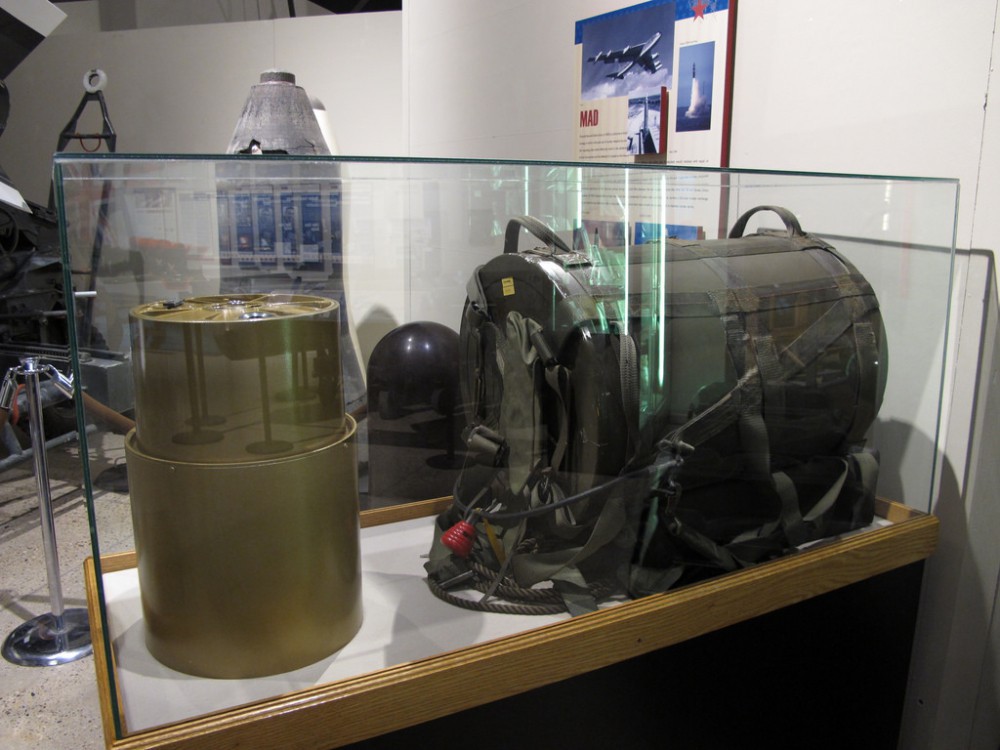Mỹ từng chiêu mộ và huấn luyện biệt đội cảm tử mang ba lô chứa bom hạt nhân - Ảnh 1.