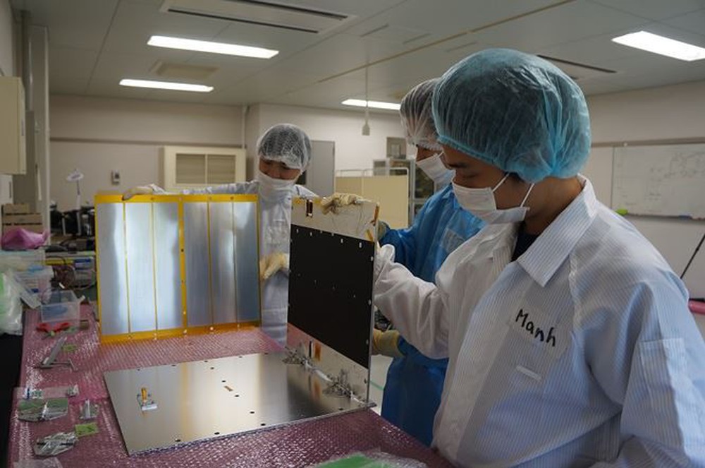 Cận cảnh vệ tinh Việt Nam chế tạo sắp phóng lên vũ trụ - Ảnh 2.
