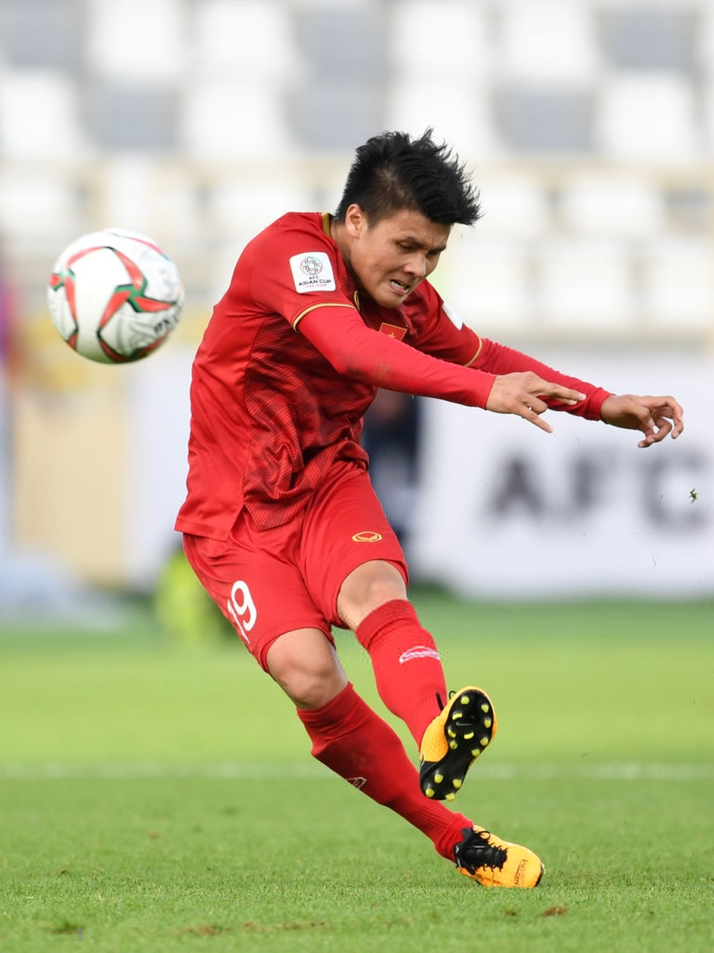 Siêu phẩm cầu vồng của Quang Hải lọt top 10 bàn đẹp nhất vòng bảng Asian Cup 2019 - Ảnh 2.