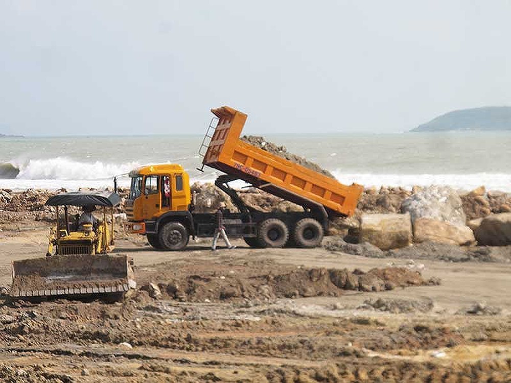 Thu hồi đất 2 dự án lấp lấn vịnh Nha Trang trái phép - Ảnh 1.