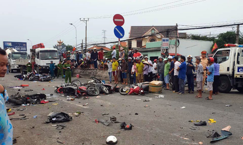 Kỳ nghỉ lễ ác mộng của các nạn nhân bị chiếc xe container tông ở Long An