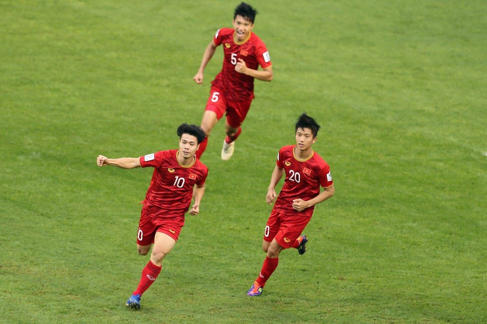 CDM Trung Quốc thảng thốt: Cầu thủ Việt Nam quyết tâm thì chẳng ai bằng - Ảnh 1.