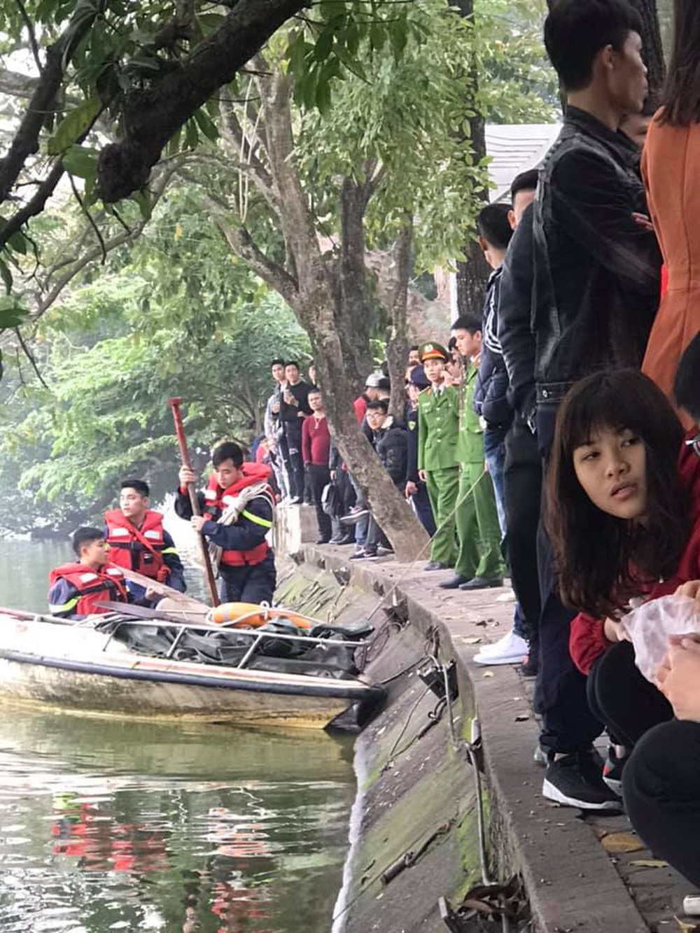 Cảnh sát tìm được thi thể thanh niên nhảy xuống Hồ Gươm không nổi lên