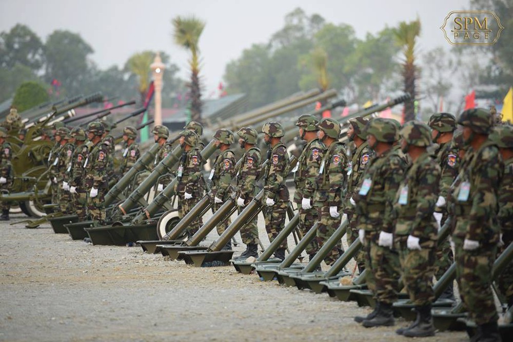 Không chịu kém Lào, Quân đội Campuchia phô diễn vũ khí tối tân kỷ niệm 20 năm thành lập - Ảnh 11.
