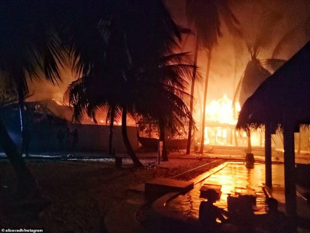 Khu nghỉ dưỡng hạng sang Maldives bốc cháy, khách hoảng sợ bỏ chạy - Ảnh 1.