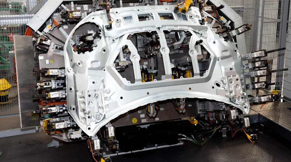 Bên trong nhà máy sản xuất xe hơi của BMW - Ảnh 12.