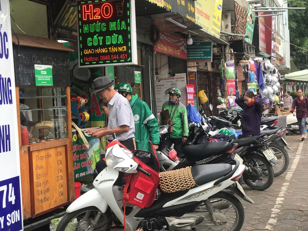 Không cần vị trí đẹp, hàng quán vẫn đạt doanh thu lớn nhờ ứng dụng giao hàng công nghệ - Ảnh 1.