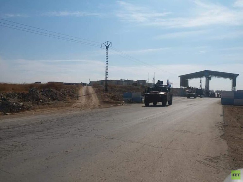 Xe quân sự Nga rầm rập tiến về Đông Bắc Syria - Người Kurd không rút nhanh sẽ bị đánh tơi tả - Ảnh 4.