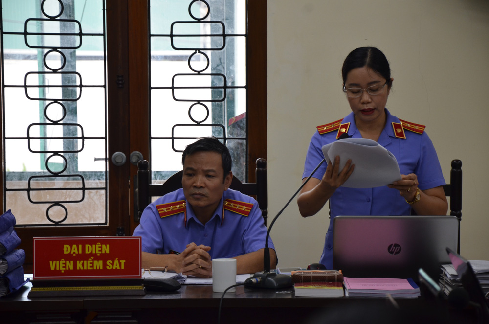 Ngày mai, 5 cán bộ sửa điểm thi ở Hà Giang chính thức nhận bản án - Ảnh 2.