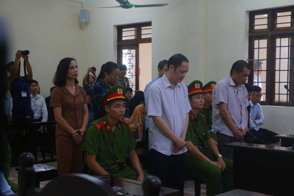 Vụ nâng điểm thi ở Hà Giang: Nguyễn Thanh Hoài 8 năm tù giam, cựu PGĐ Sở GD&ĐT lĩnh 1 năm tù treo - Ảnh 3.