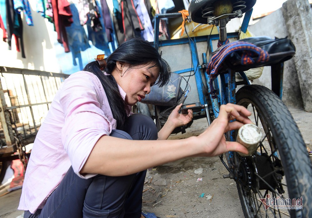 Những người phụ nữ nhặt ve chai ở Sài Gòn nuôi con đậu đại học - Ảnh 11.